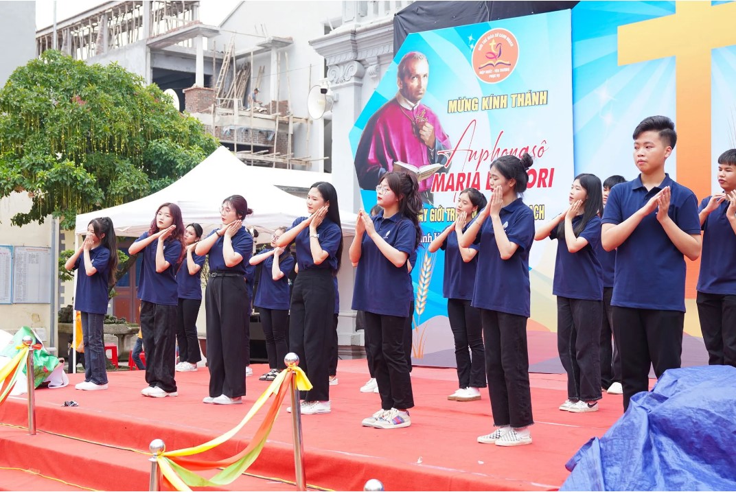 Giới trẻ Canh Hoạch mừng kính thánh An-phong-sô Ma-ri-a Li-gô-ri quan thầy