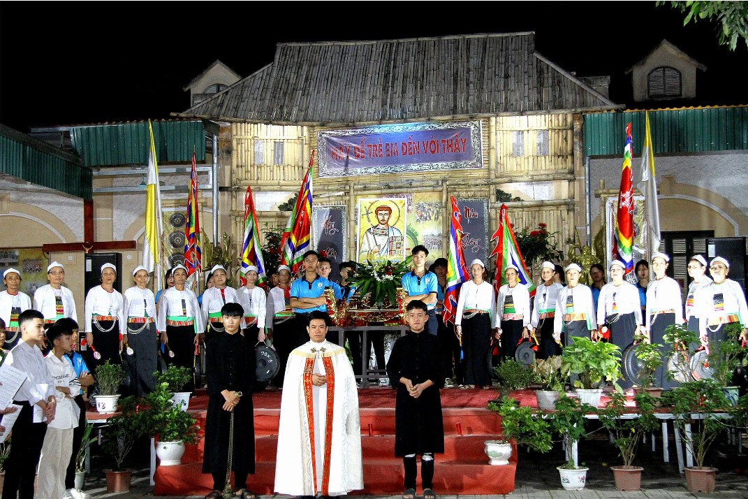 Giới trẻ Giáo xứ Đồng Gianh mừng lễ quan thầy