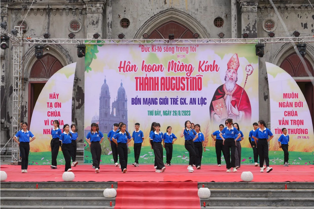 Giới trẻ Giáo xứ An Lộc mừng lễ thánh Augustino quan thầy