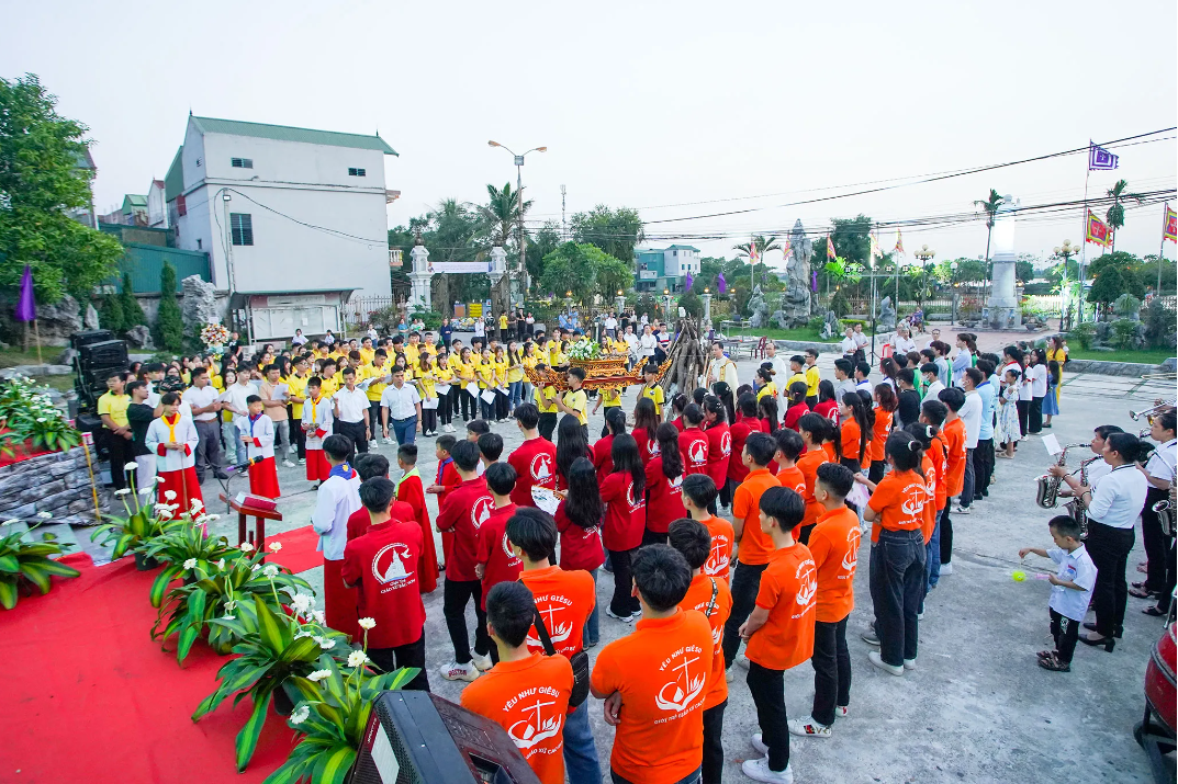 Giới trẻ Hà Thao mừng quan thầy thánh Martino de Porres lần thứ VIII: Sống chứng nhân theo gương bác ái cao cả