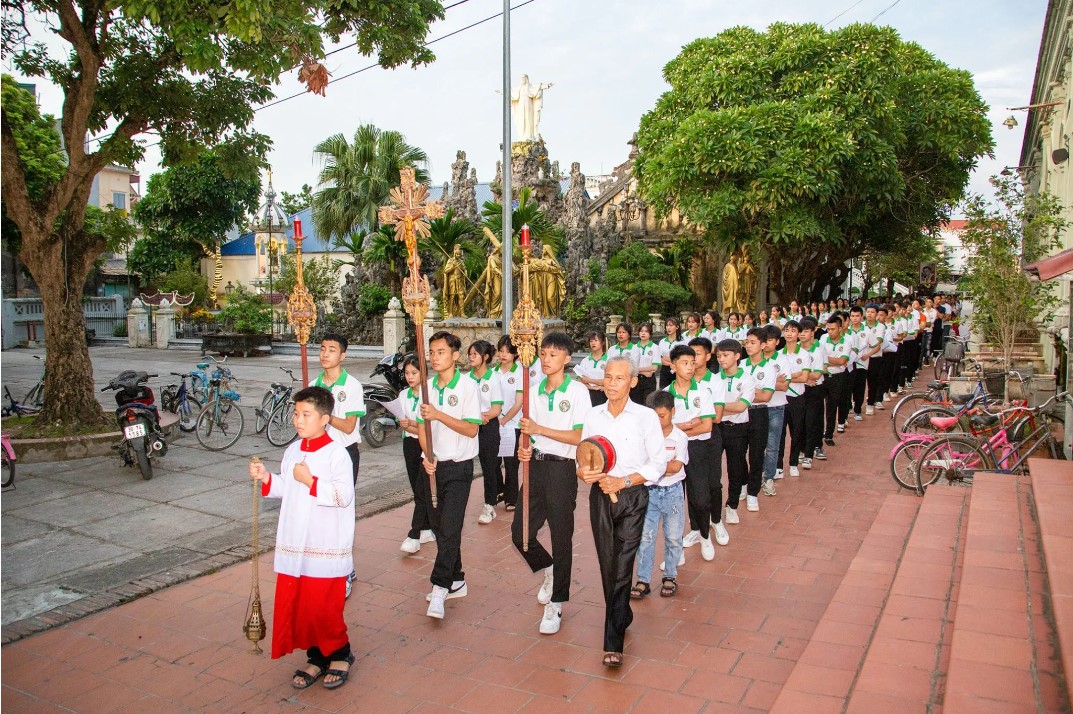 Giới trẻ Sơn Miêng mừng kính thánh Au-gus-ti-nô quan thầy