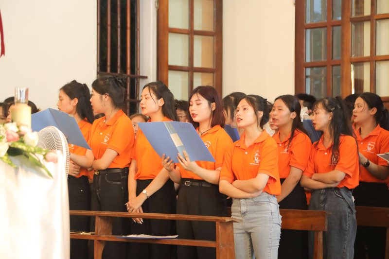 Giới trẻ Cao Bộ lần đầu tiên mừng lễ quan thầy