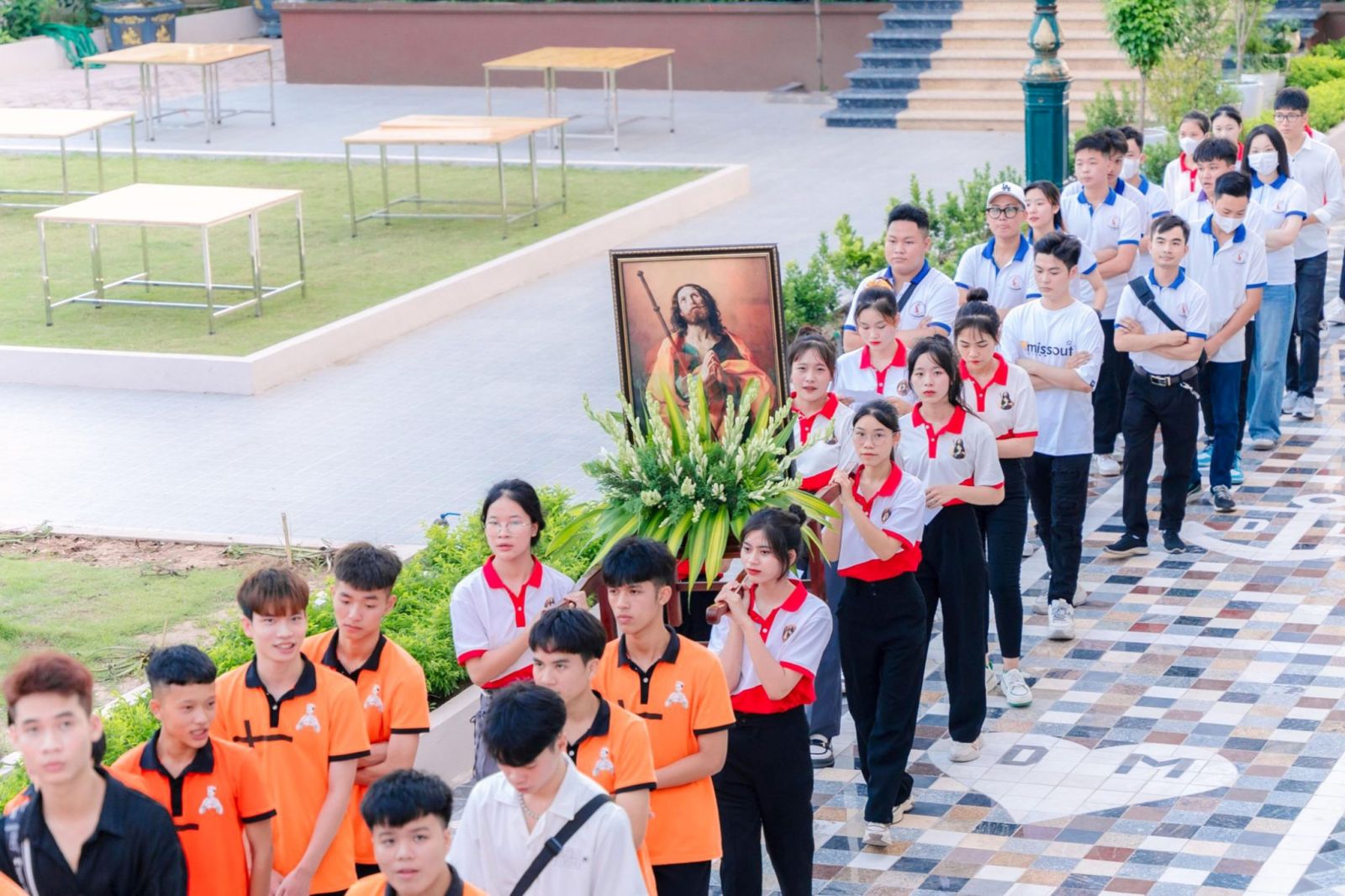 Giới trẻ Chợ Nội mừng lễ thánh Gia-cô-bê quan thầy và kỉ niệm 11 năm thành lập