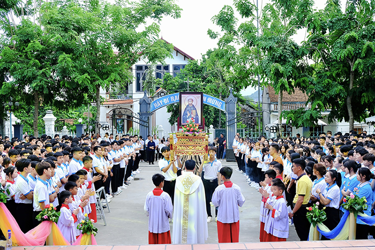 Giới trẻ giáo xứ Tân Hội mừng lễ quan thầy Thánh Đa Minh