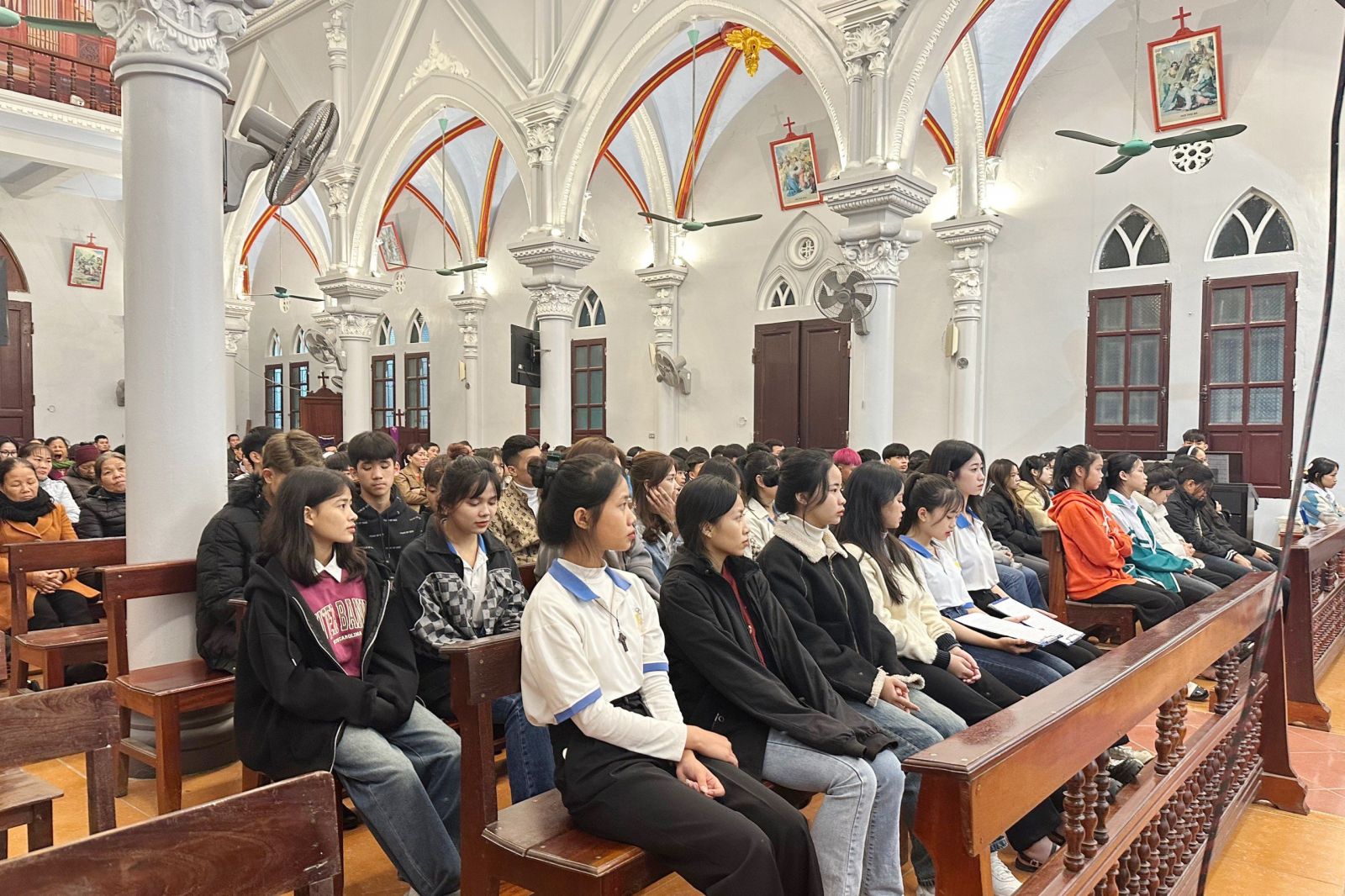 Giới trẻ giáo xứ Đồng Gianh và Gò Mu tĩnh tâm Mùa Chay