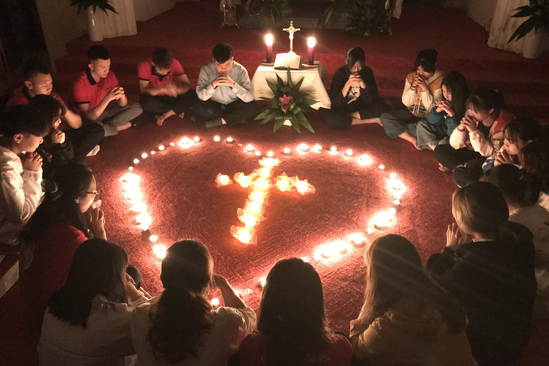 Giới trẻ giáo xứ Trung Lương cầu nguyện Taize