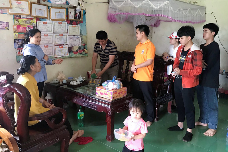 Giới trẻ giáo xứ Đồng Chiêm chia sẻ niềm vui Phục sinh
